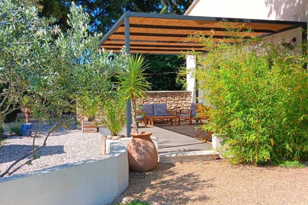 Gite Cosy Au Coeur Du Luberon Lagnes Exterior photo